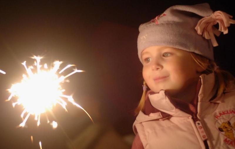 Ура, каникулы! Пиротехника, которую можно запускать с детьми - Осинники | osinniki.salutsklad.ru